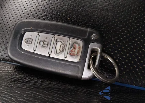 2013 Hyundai Veloster Turbo W/Blue from USA, damaged, VIN KMHTC6AE7DU180587